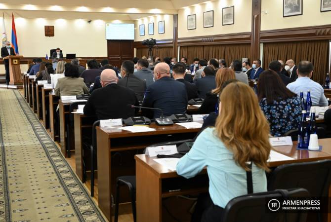 Рипсиме Аракелян и два члена фракции “Мой шаг” подали заявление о прекращении полномочий в Совете старейшин Еревана