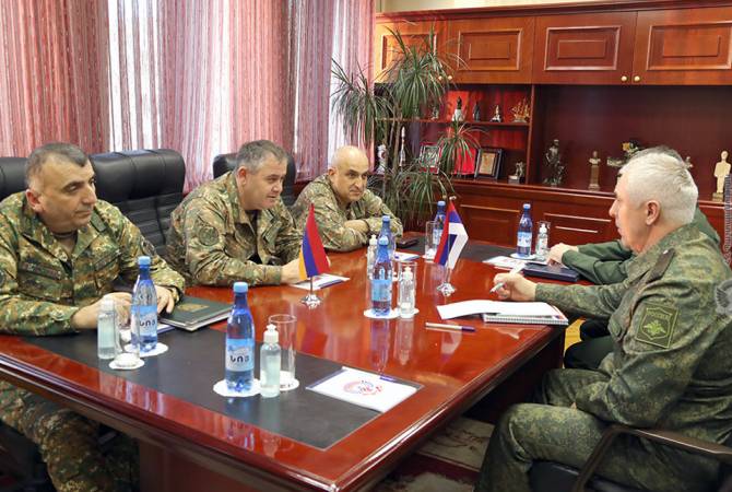 Armenian Army chief, commander of Russian peacekeepers discuss issues of security