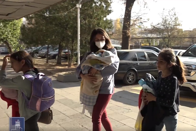Единовременная денежная помощь состоящим на учете в Арцахе. Видео