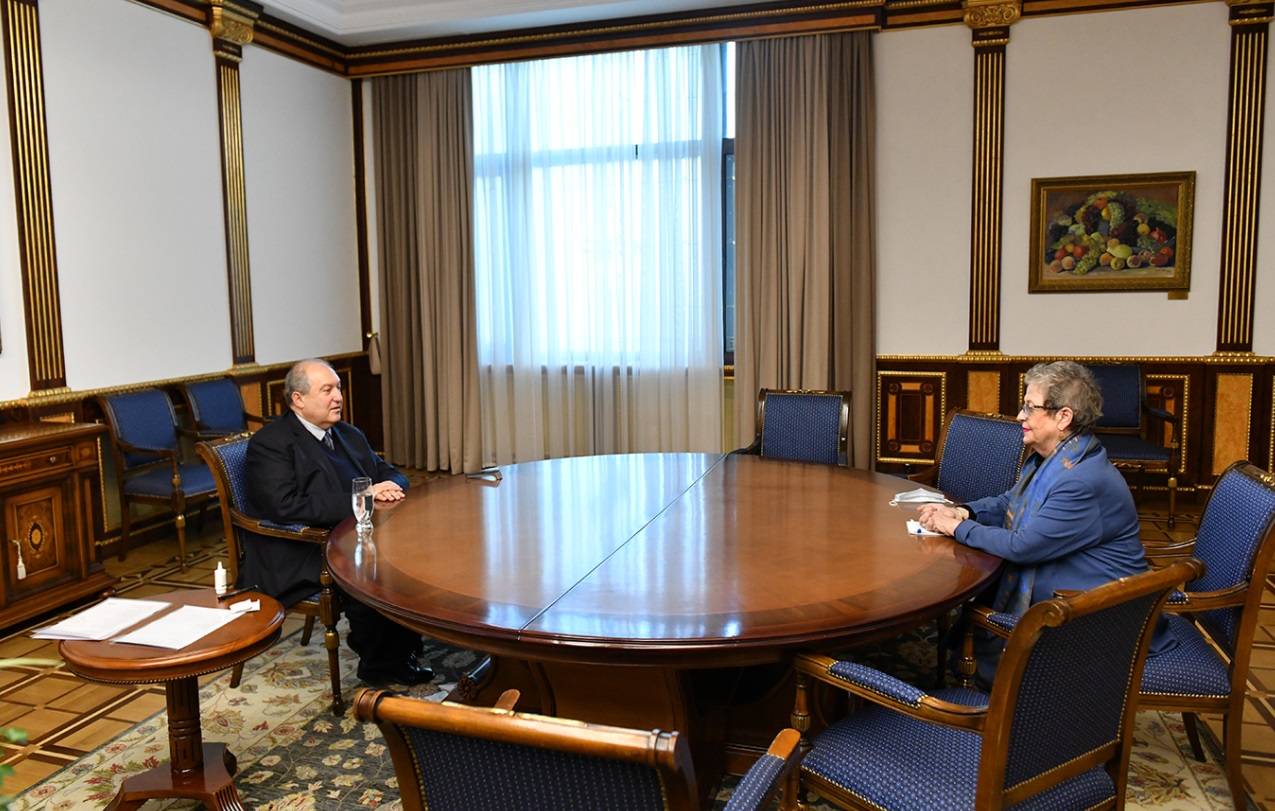Президент Саргсян встретился с руководителем делегации ЕС в Армении, послом Андреа Викторин. Видео