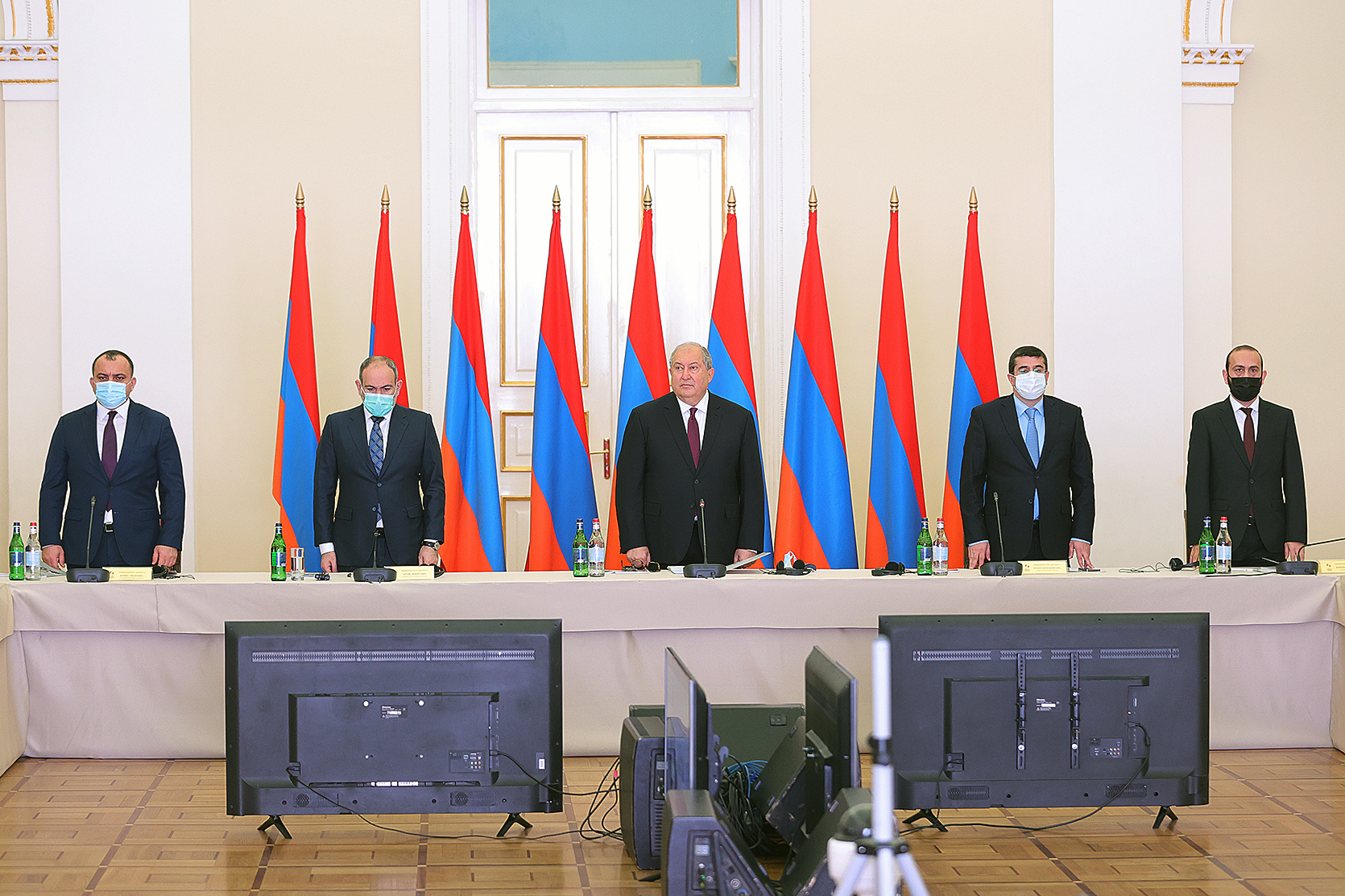 Премьер-министр принимает участие в заседании совета попечителей Всеармянского фонда “Айастан”
