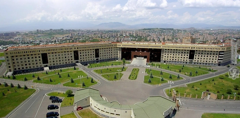 ՌԴ հարավային ռազմական օկրուգի հրամանատարի տեղակալ, գեներալ-լեյտենանտ Ռուստամ Մուրադովը Երևանում էր, ՊՆ մանրամասներ է հայտնում