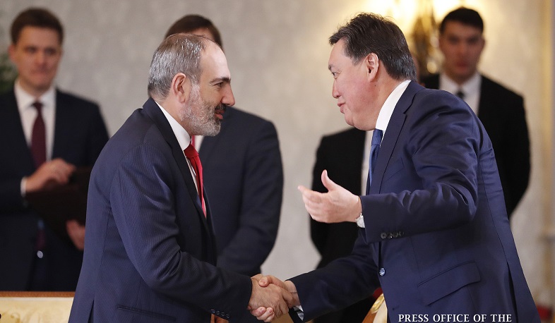 Pashinyan, Kazakh PM discuss upcoming EEU meeting