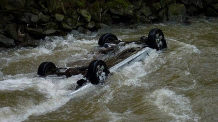 Աղստև գետն ընկած ավտոմեքենան հայտնաբերվել է. դուրս է բերվել նաև 41-ամյա վարորդի դին