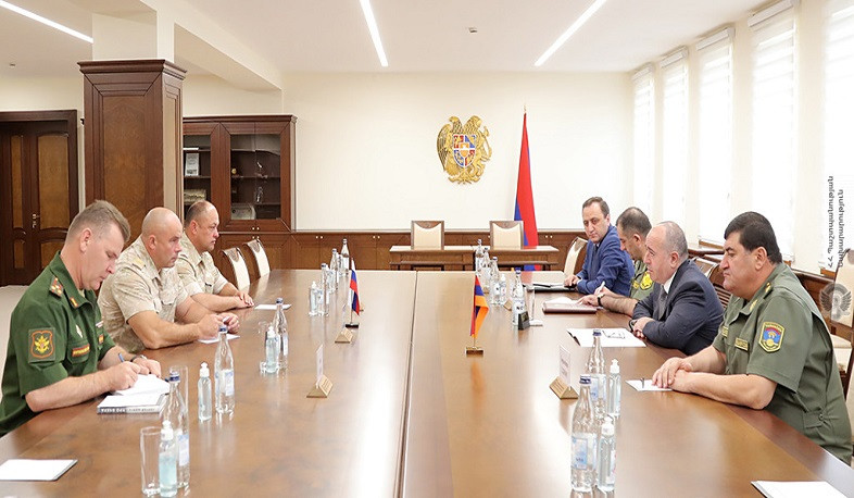 Министр обороны Аршак Карапетян принял новоназначенного командующего миротворческими силами РФ в Арцахе