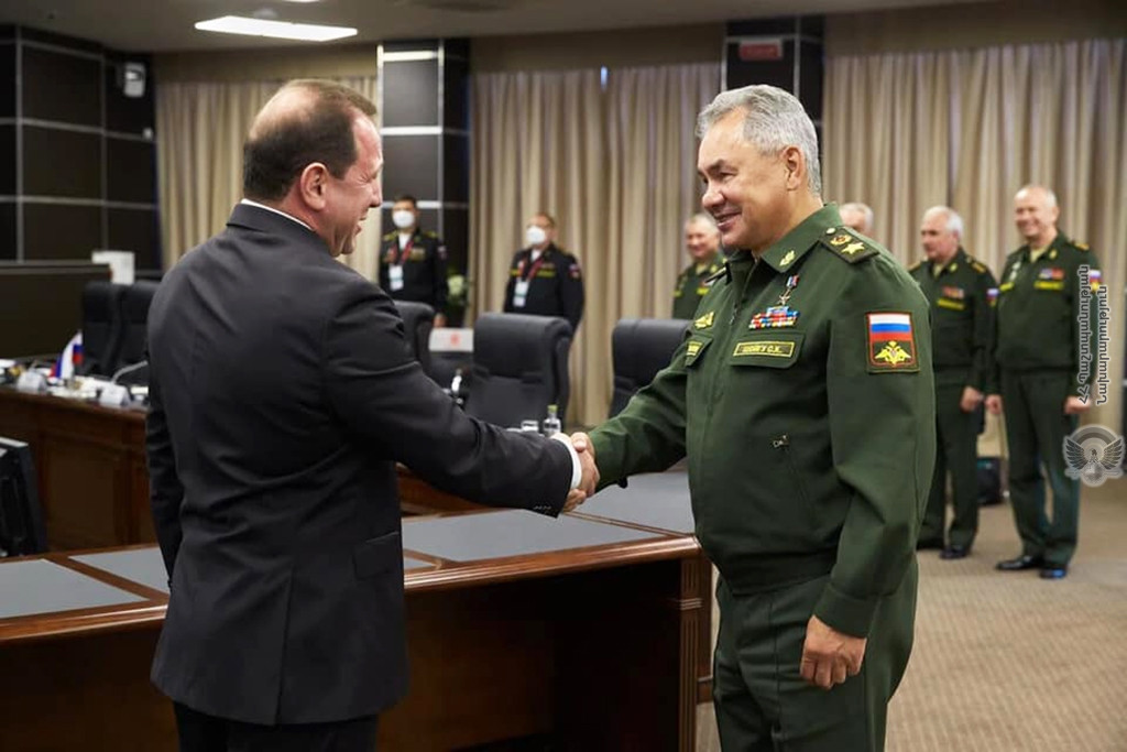 ՀՀ պաշտպանության նախարարը հանդիպել է ՌԴ պաշտպանության նախարարի հետ