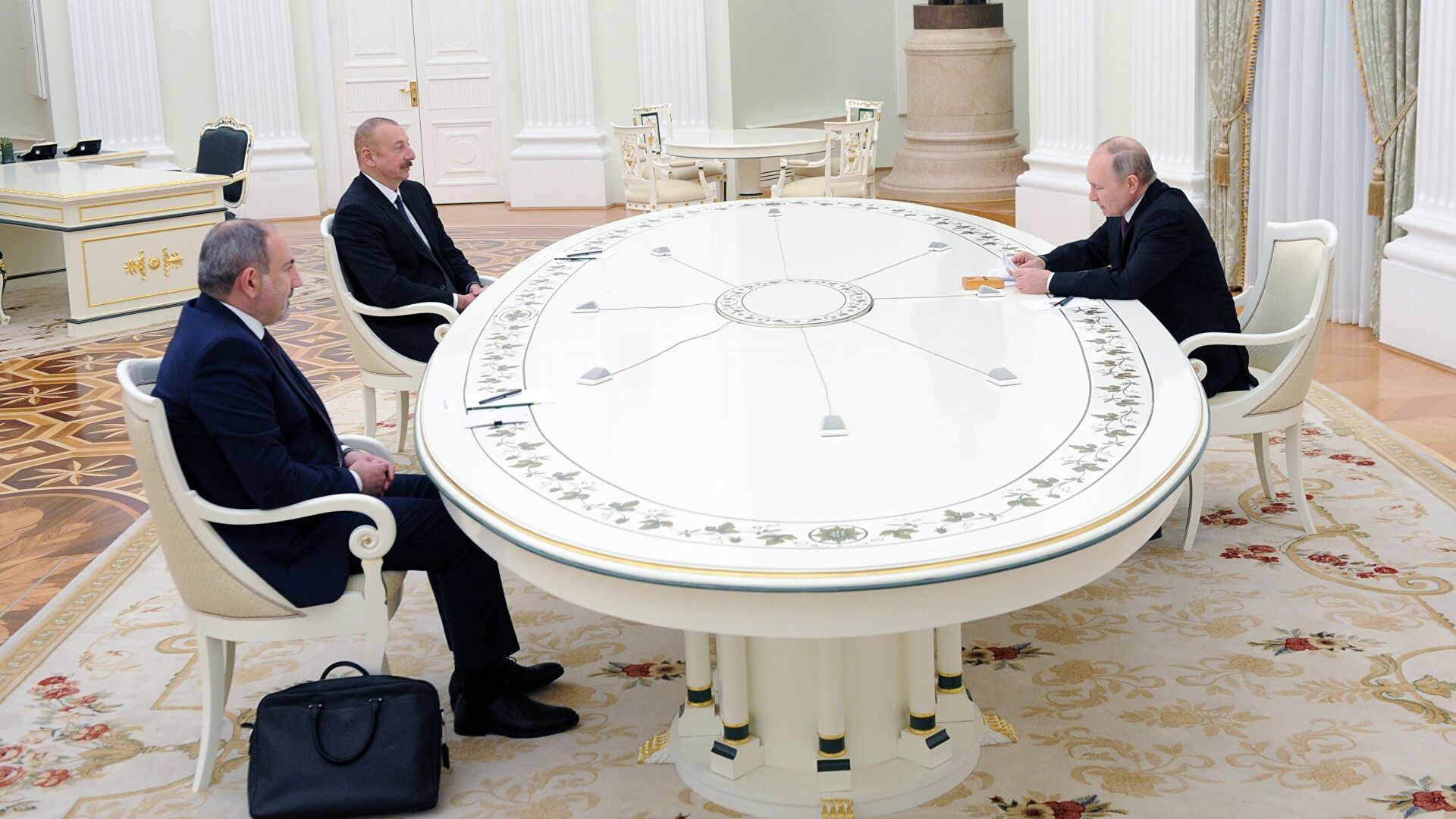 26 ноября в Сочи состоятся трёхсторонние переговоры Владимира Путина с Президентом Азербайджана Ильхамом Алиевым и Премьер-министром Армении Николом Пашиняном
