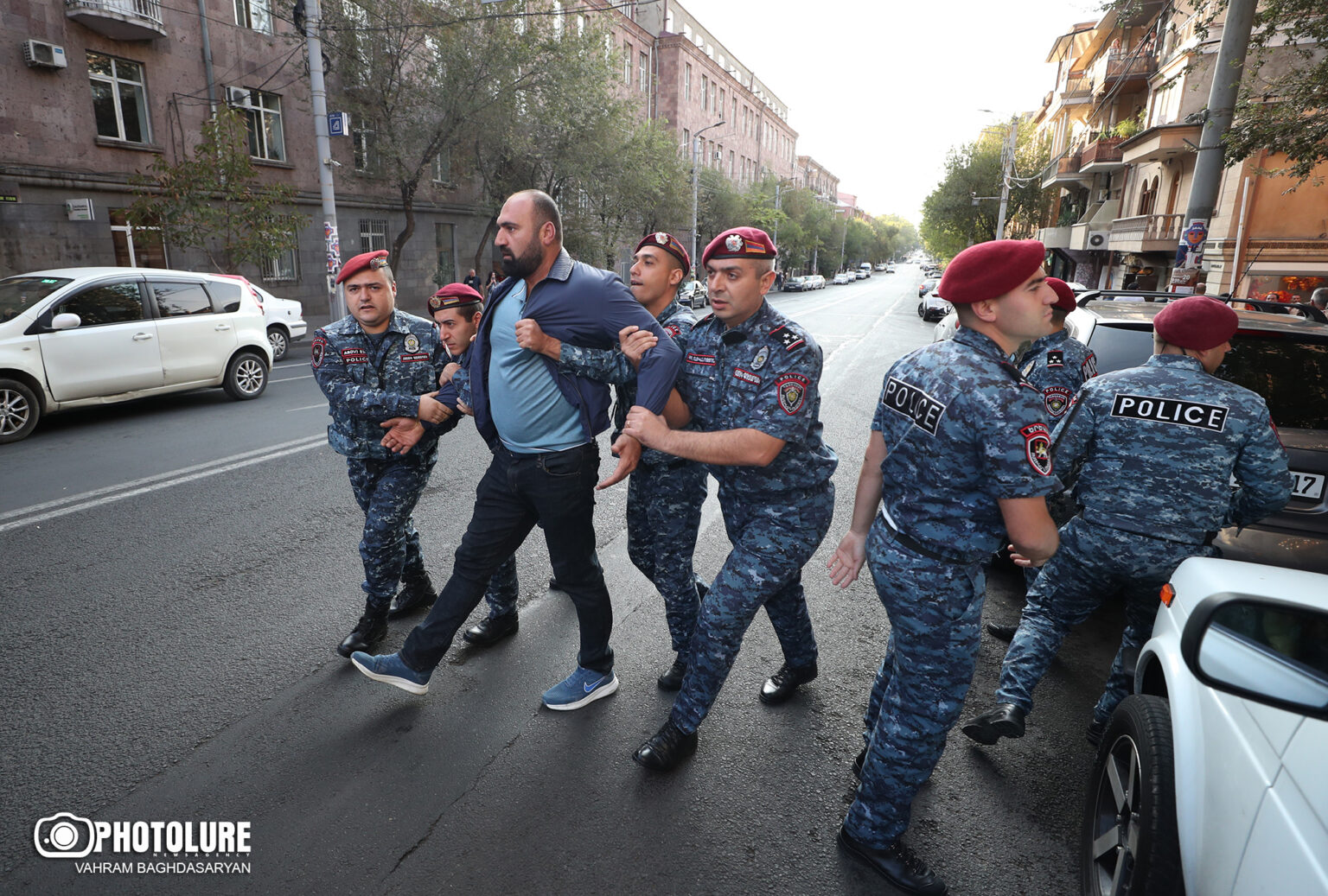 Երևանում վաղ առավոտից սկսվել են անհնազանդության ակցիաները