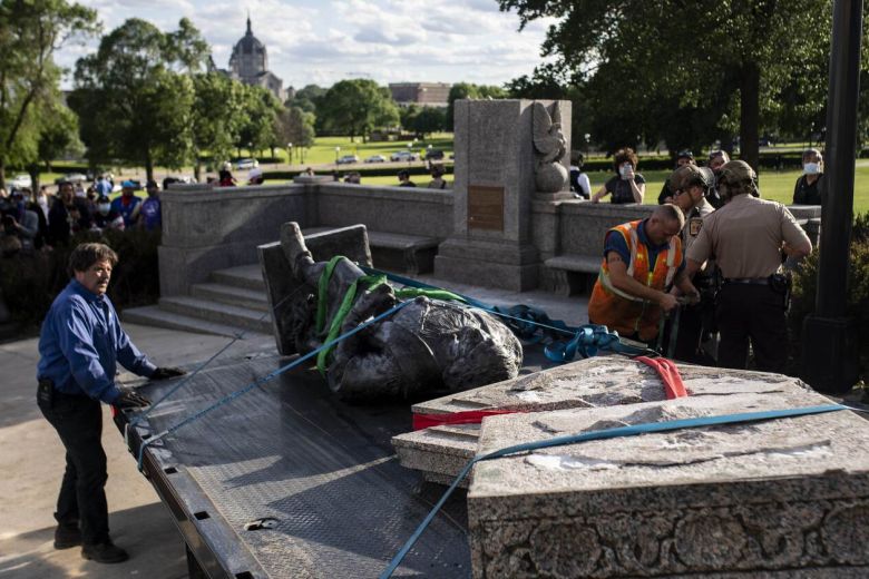 ԱՄՆ-ի Մինեսոտա նահանգում գետնին են տապալել Կոլումբուսի արձանը․ ՏԵՍԱՆՅՈՒԹ
