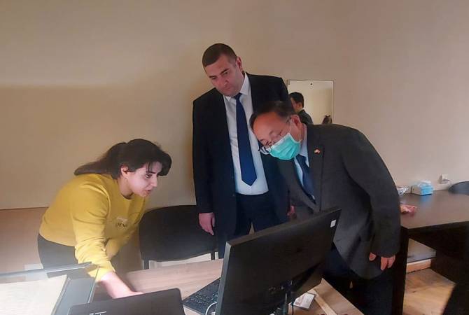 ՉԺՀ արտակարգ և լիազոր դեսպան Ֆան Յոնգինն այցելել է Հայաստանի ազգային արխիվ