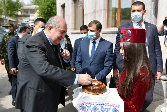 Армен Саркисян посетил ряд общин Сюникской области
