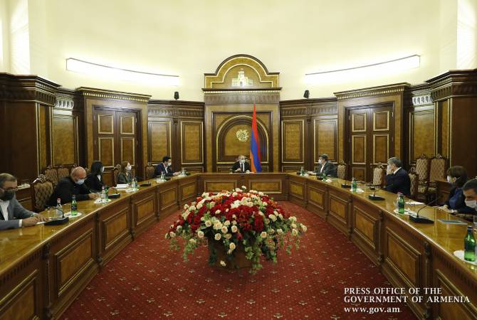 Pashinyan meets with extra-parliamentary forces, discusses Azerbaijani aggression