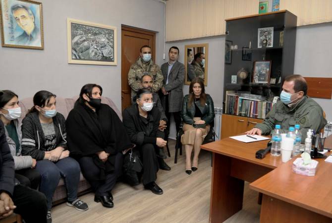 Armenian defense minister meets with families of missing soldiers