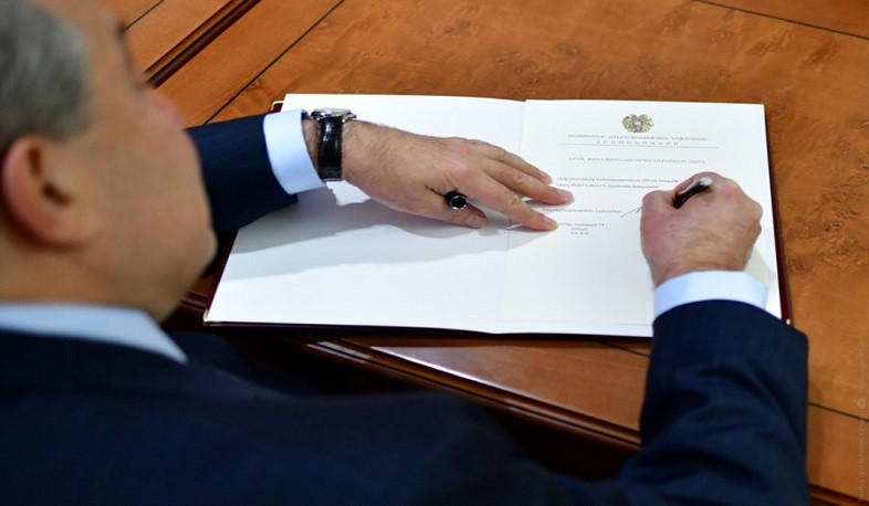 Նախագահ Արմեն Սարգսյանը հրամանագիր է ստորագրել մի խումբ զինծառայողների, մի մասին՝ հետմահու, մեդալներով պարգևատրելու մասին