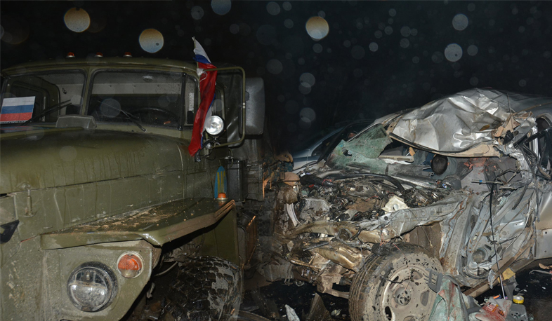 Автомобиль марки  «Сузуки Витара»  выехал за полосу движения и столкнулся с автомобилем марки «Урал», принадлежащим российским миротворческим войскам