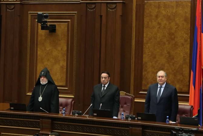 Առաջնայինը հայ ժողովրդի անվտանգությունն է. Կնյազ Հասանովն ԱԺ նիստը բացեց միասնականության կոչով