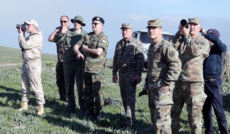 Военные атташе побывали у Черного озера в Сюникской области Армении