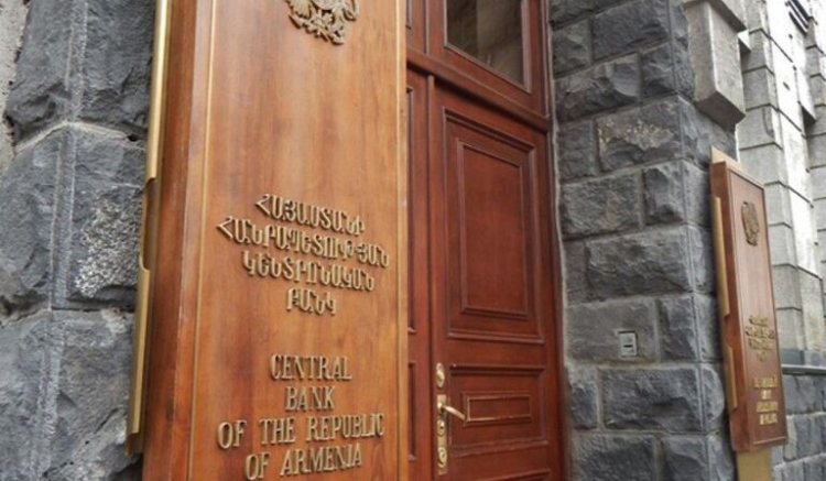 Կենտրոնական բանկի մոտ բողոքի ակցիա իրականացնող յոթ անձ բերվել է ոստիկանություն