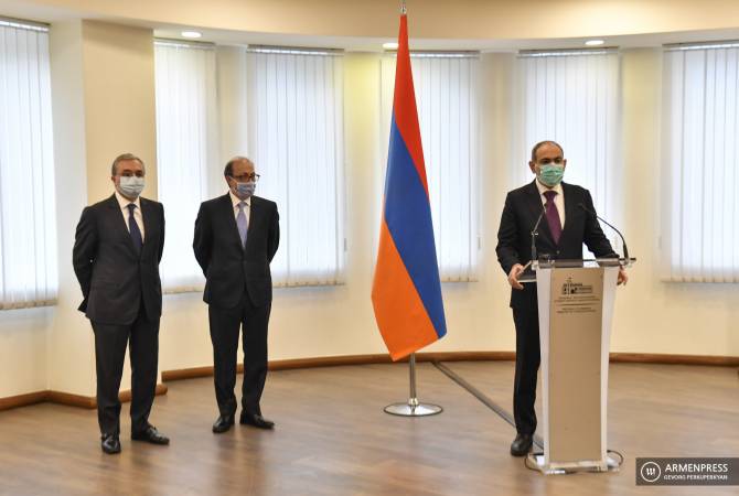 Armenian PM introduces new foreign minister to staff