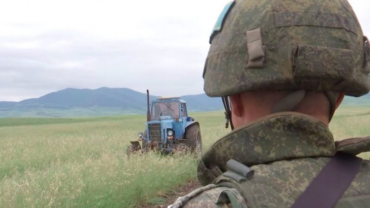 Российские миротворцы обеспечивают безопасность при проведении сельскохозяйственных работ вдоль линии разграничения в Нагорном Карабахе