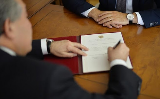 Նախագահ Արմեն Սարգսյանը ստորագրել է «Կուսակցությունների մասին» սահմանադրական օրենքում լրացումներ և փոփոխություններ կատարելու մասին օրենքը և հարակից 7 օրենք