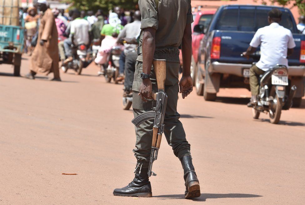 Աֆրիկայում զինված անձինք ներխուժել են շուկա և կրակ բացել տասնյակ մարդկանց վրա