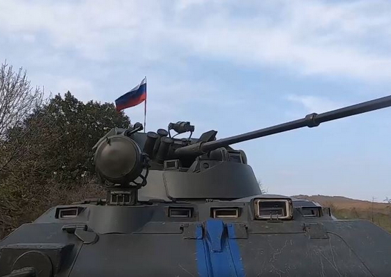 Российские миротворцы провели патрулирование на БТР-82А вдоль линии разграничения сторон для контроля текущей обстановки в Нагорном Карабахе