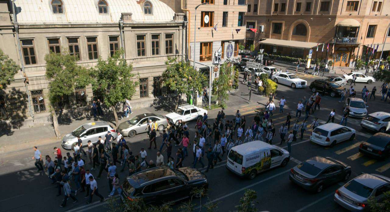 Երևանն՝ այս պահին. տարբեր փողոցներում մի քանի խմբերով տարբեր բողոքի ակցիաներ են իրականացվում