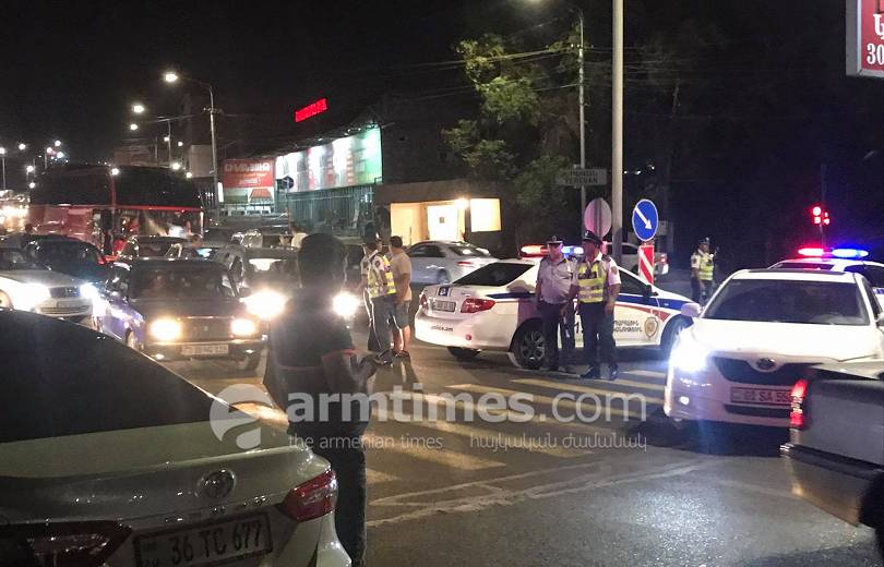 Ոստիկանությունը Երևանում ուժեղացված ծառայություն է իրականացնում. խուզարկվում են մեքենաները (լուսանկարներ)