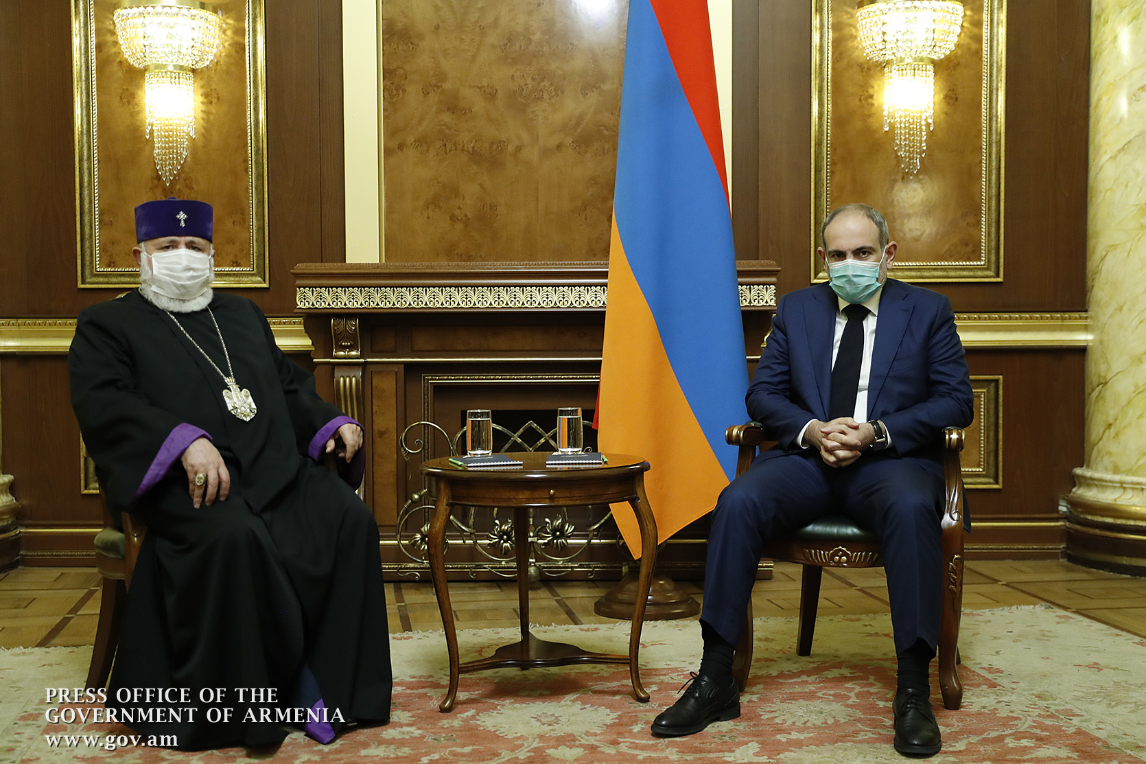 Премьер-министр Пашинян провел встречу с Верховным Патриархом и Католикосом Всех Армян Гарегином Вторым