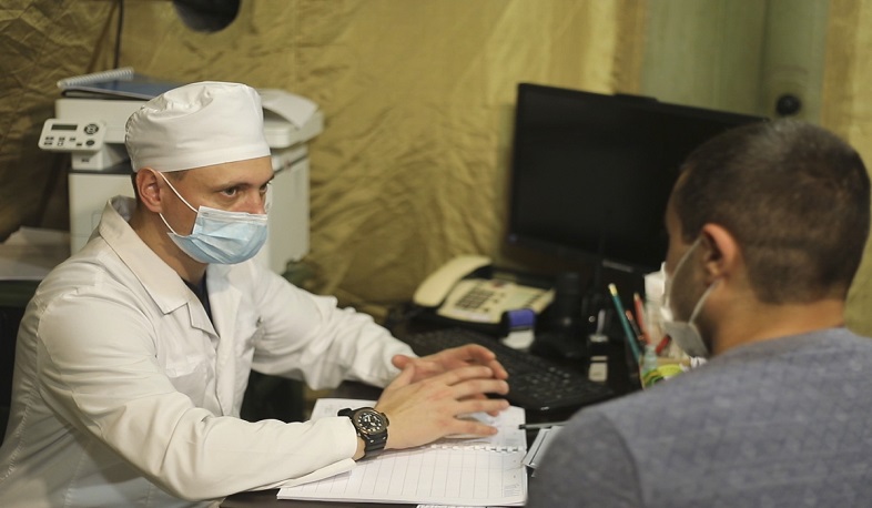 Военные врачи продолжают оказывать медицинскую помощь жителям Нагорного Карабаха в полевом госпитале Минобороны России