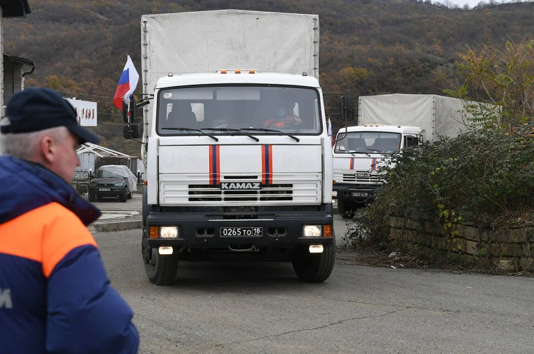 Российские миротворцы доставили гуманитарный груз жителям населенного пункта Пирджавал в Нагорном Карабахе