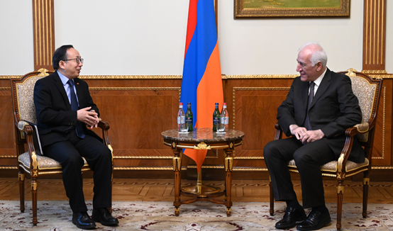 Հանրապետության նախագահ Վահագն Խաչատուրյանը հանդիպել է Հայաստանում Չինաստանի դեսպան Ֆան Յունի հետ