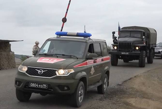 Российские миротворцы обеспечили безопасность перевозки стройматериалов и техники по дорогам Нагорного Карабаха