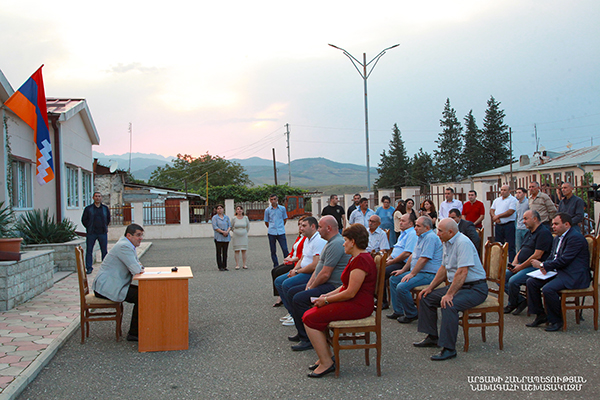 ԱՀ նախագահը Արցախի Հանրապետության օրը այցելել է Ասկերանի շրջանի Բերքաձոր համայնք և հանդիպել բնակիչների հետ․ ՏԵՍԱՆՅՈՒԹ