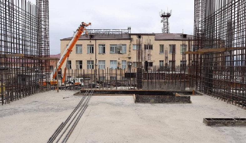 Ներդրումային ծրագրերի շրջանակներում Ստեփանակերտում շարունակվում են բազմաբնակարան շենքի կառուցման աշխատանքները