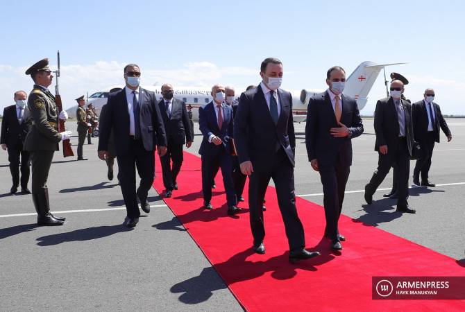 Премьер-министр Грузии прибыл в Армению