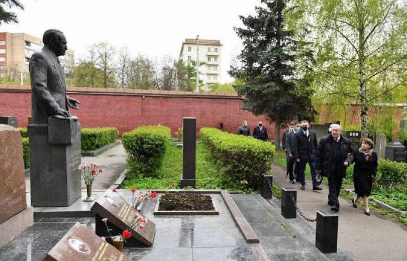 Президент Армении в Москве посетил могилы великих армянских полководцев
