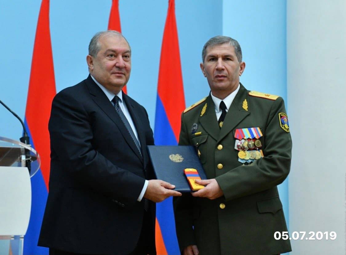 Президент Армении встретился с начальником Генштаба ВС