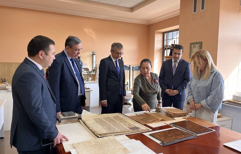 Հայաստանի Հանրապետությունում հավատարմագրված դեսպաններն այցելել են Մատենադարան
