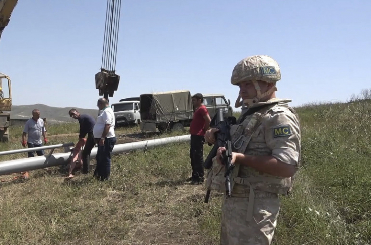 Российские миротворцы обеспечили безопасность работ при восстановлении 20 км ЛЭП вдоль линии разграничения сторон в Нагорном Карабахе
