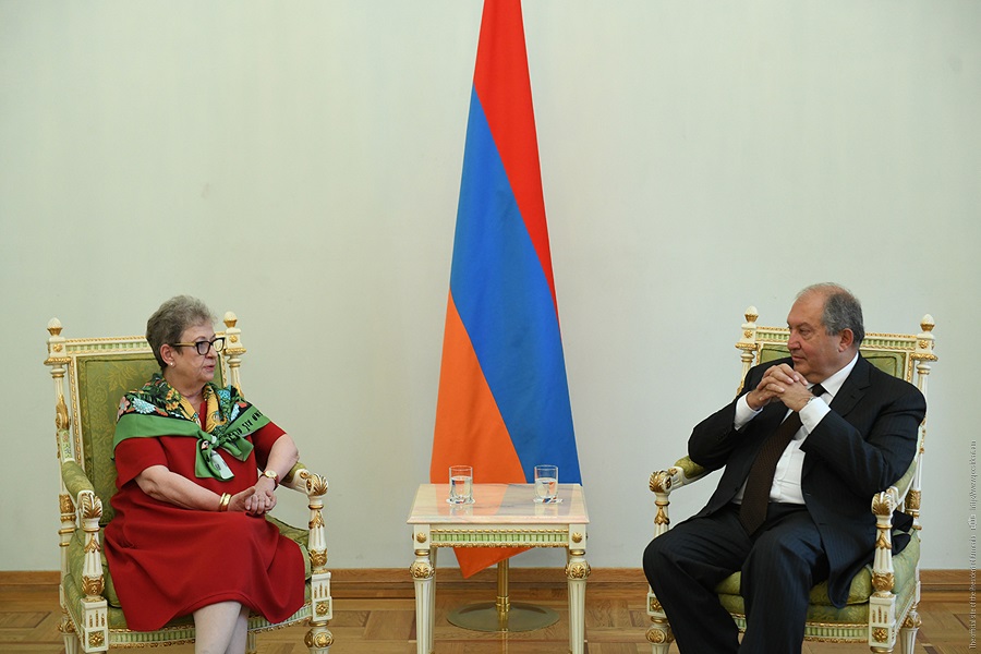 Նախագահ Արմեն Սարգսյանը հանդիպում է ունեցել Հայաստանում Եվրոպական միության պատվիրակության ղեկավար Անդրեա Վիկտորինի հետ