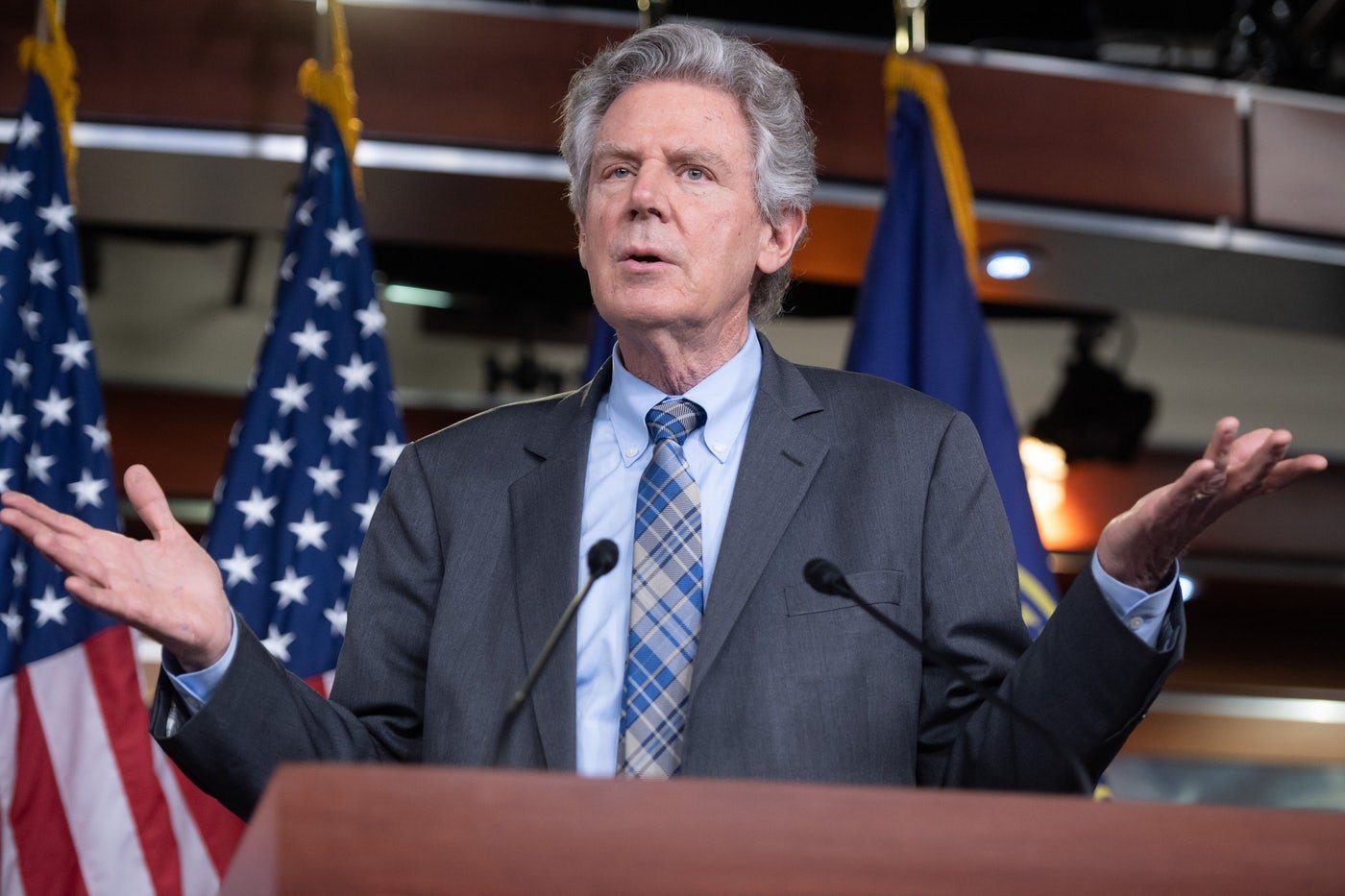 Rep. Pallone discusses issue of Armenian POWs and ongoing border crisis with US Government officials