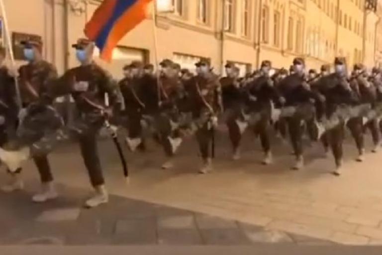 Ինչպես են հայ զիվորականներն անցնում Կարմիր հրապարակով. ՏԵՍԱՆՅՈՒԹ