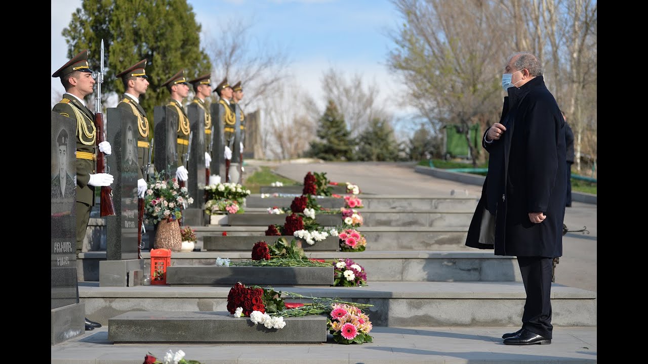 Արմեն Սարգսյանը հարգանքի տուրք է մատուցել Ապրիլյան ռազմական գործողությունների ժամանակ զոհված հերոսների հիշատակին