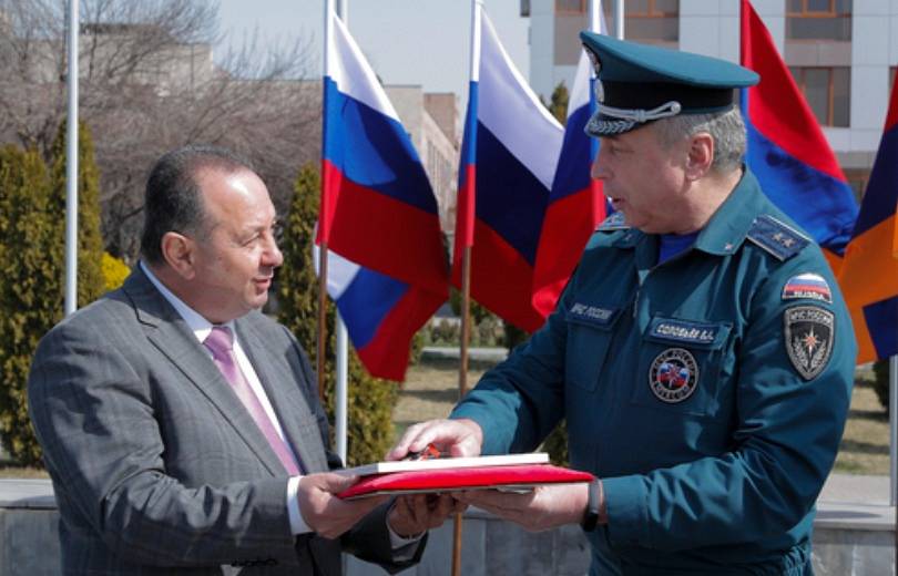 ՌԴ ԱԻՆ-ը Հայաստանի արտակարգ իրավիճակների նախարարությանն է փոխանցել փրկարարական հիդրավլիկ սարքավորումներ և մեքենաներ