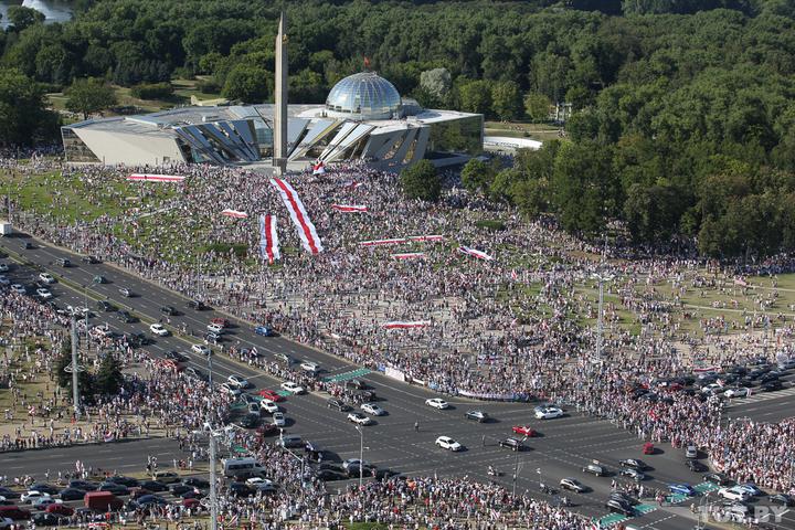 Մինսկի կենտրոնում, հակակառավարական ցույցին մասնակցում է առնվազն 200 հազար մարդ