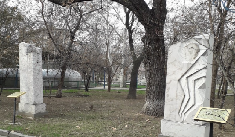 «Հայ բարերարների ճեմուղի» հուշահամալիրից առևանգվել են բոլոր հուշարձանների մետաղյա պատկերները