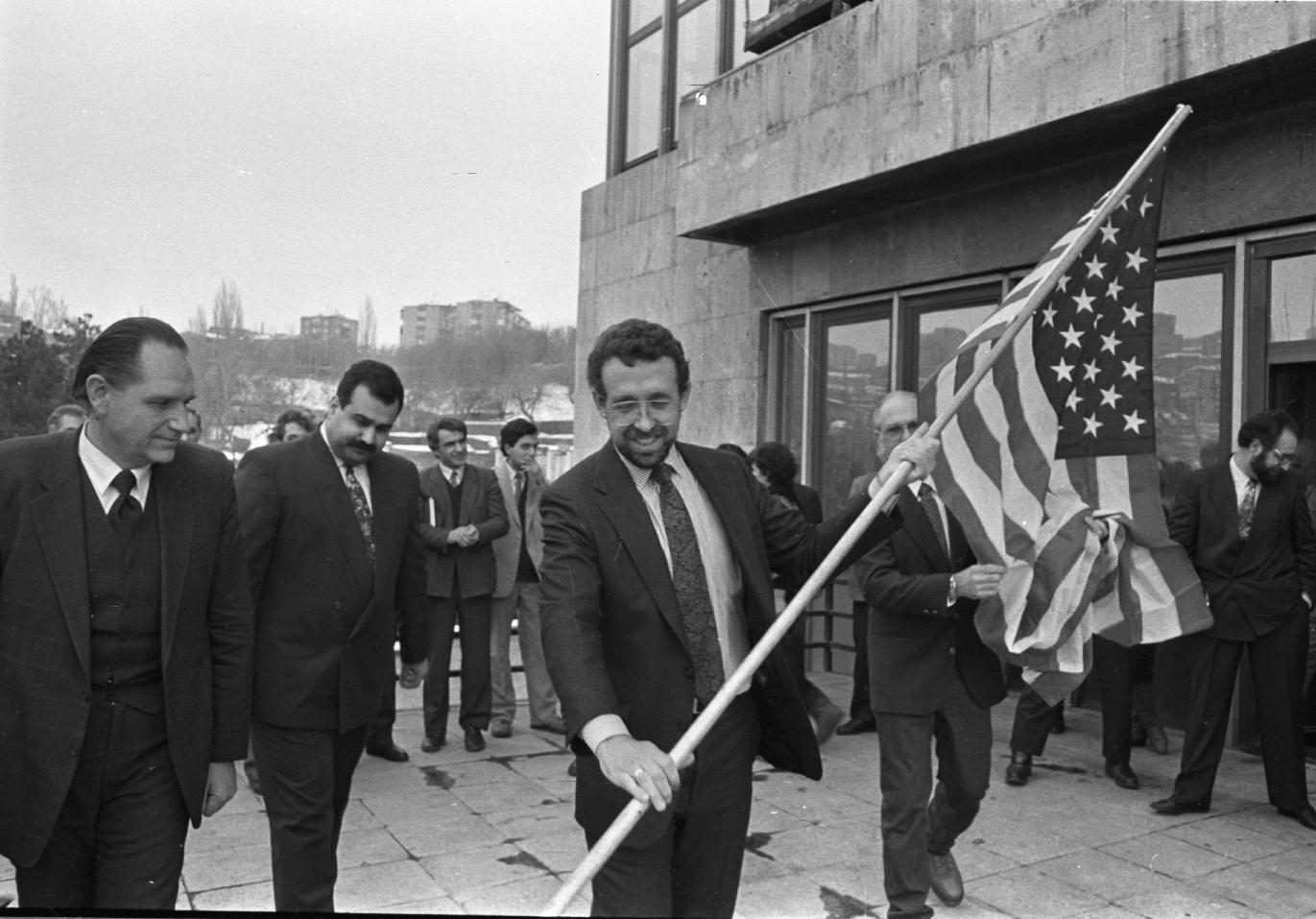 Ուղիղ 30 տարի առաջ՝ 1992թ․ փետրվարի 3-ին Երևանում բացվեց ԱՄՆ առաջին դեսպանատունը