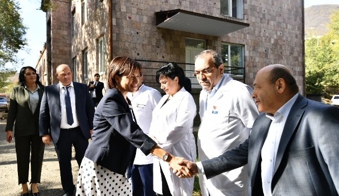 ՀՀ վարչապետի տիկին Աննա Հակոբյանն այցելել է Տավուշի մարզ. այցը մեկնարկել է «Իջևանի» բժշկական կենտրոնից